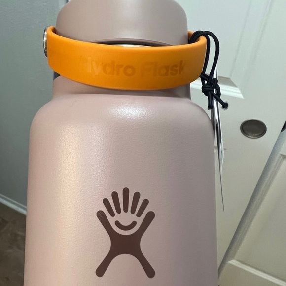 Hydro Flask Limited Edition 40oz Bottle Ridgeline Mocha Special Edition - Picture 7 of 8